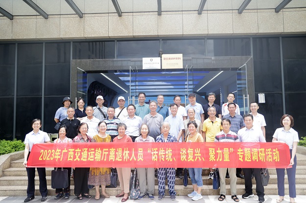625离退休干部党员合影留念。.jpg